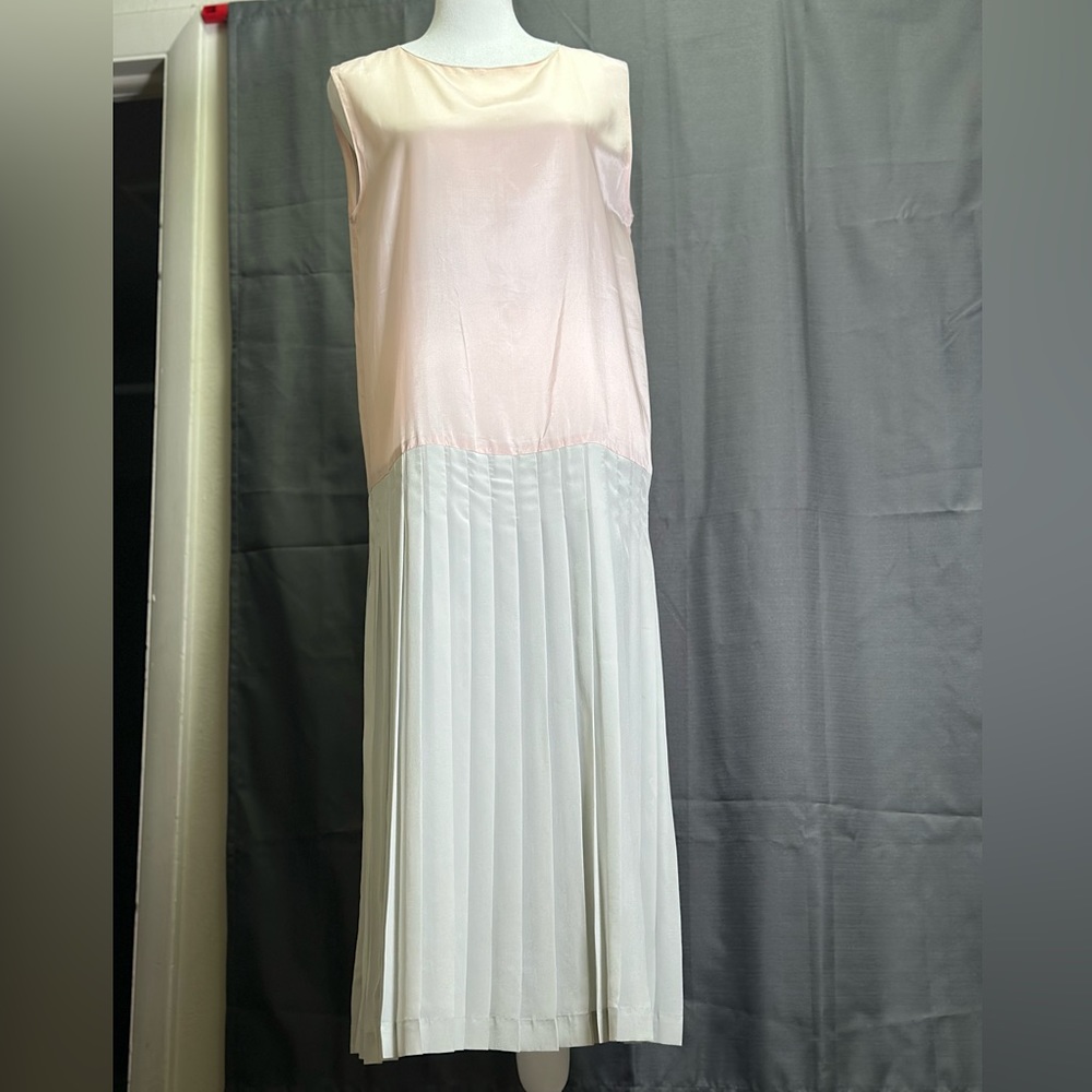 1920’s style dress with low waist